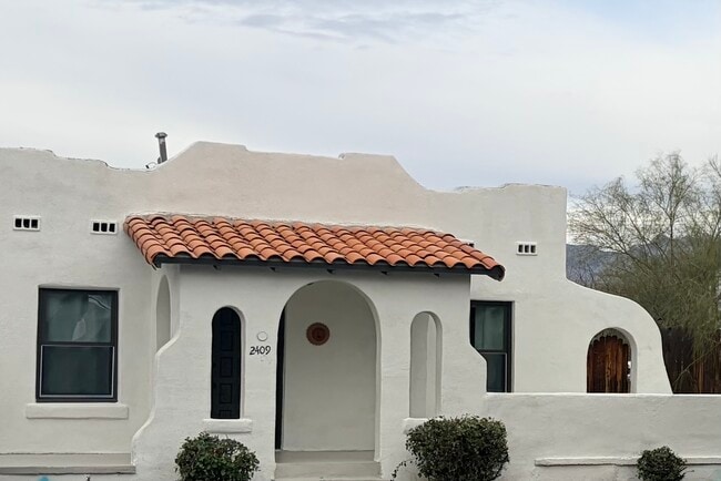 Building Photo - 2409 E Mabel St