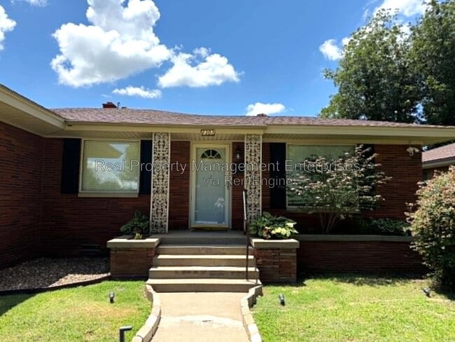 Photo - 2301 N Warren Ave