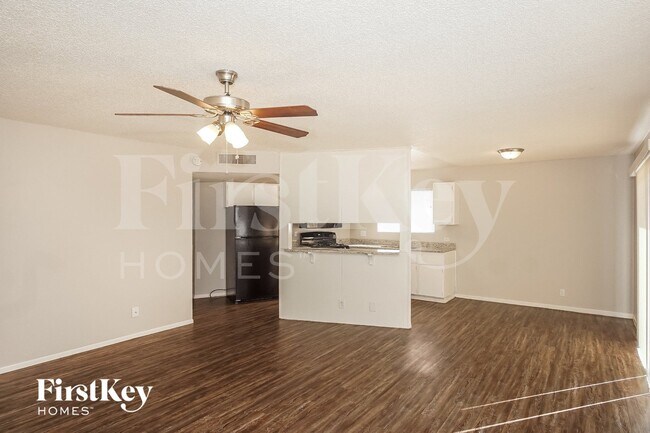 Photo - 5260 Saratoga Dr