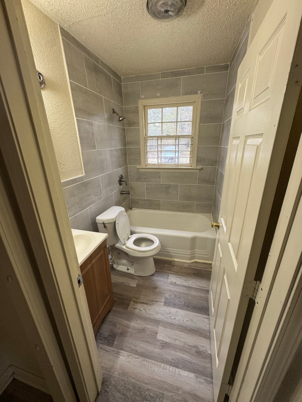 Photo - 5444 Winbourne Ave