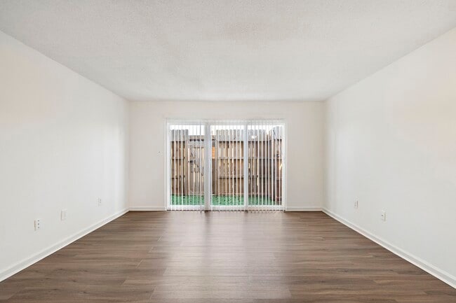 Photo - 711 Holiday Dr