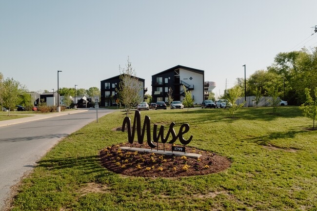 Building Photo - Muse Bowling Green Rental