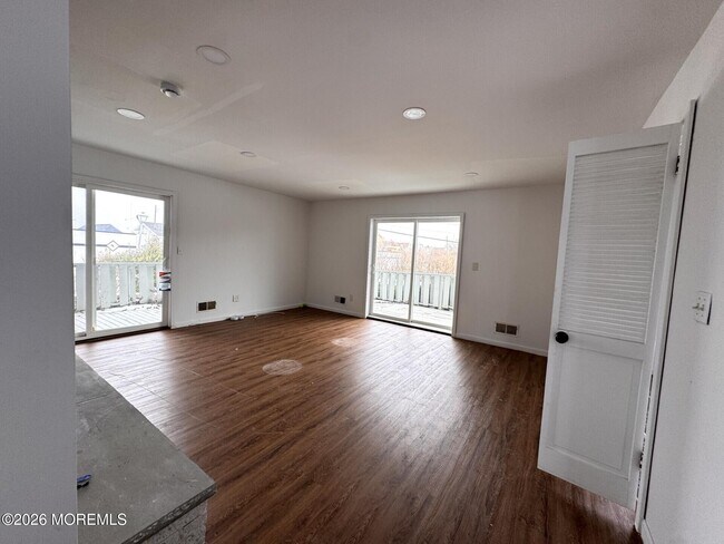 Photo - 16 Corlies Ave