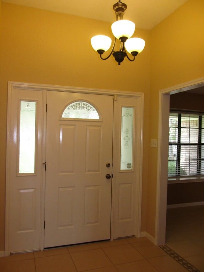 Photo - LARGE 4 BEDROOM NEAR LAKE