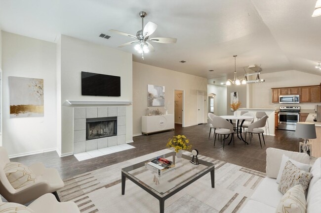 Photo - 2807 Lakefield Dr