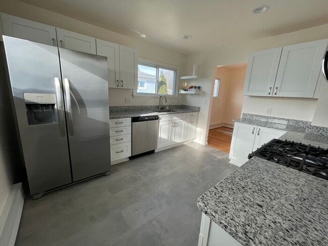 Photo - Charming 3-Bedroom Home with Finished Basement in Waterford Township