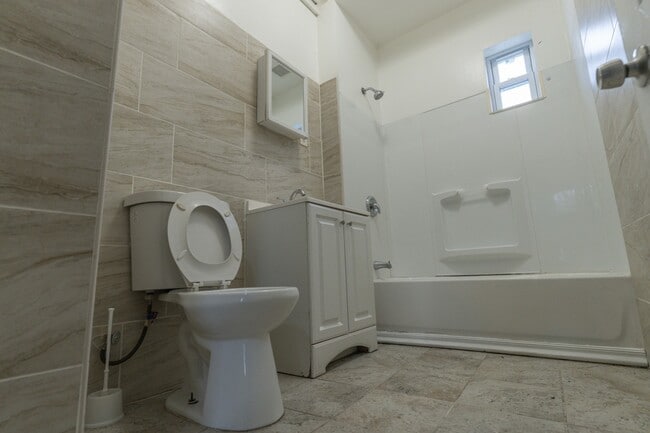 Photo - 1701 W 35th St