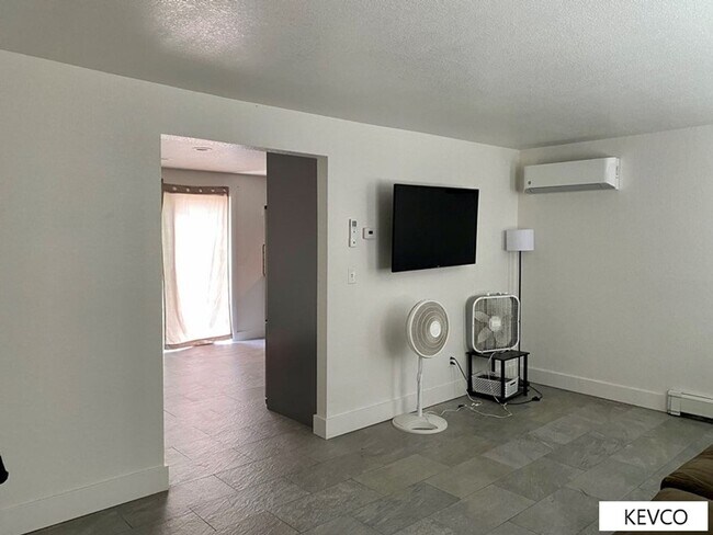 Photo - 1747-1759 E 16th St Unidad 1759 E 16th St