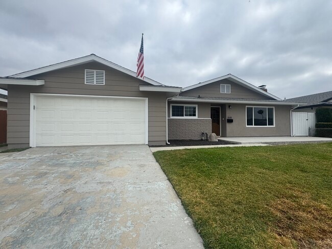 Photo - 1630 Ionian St