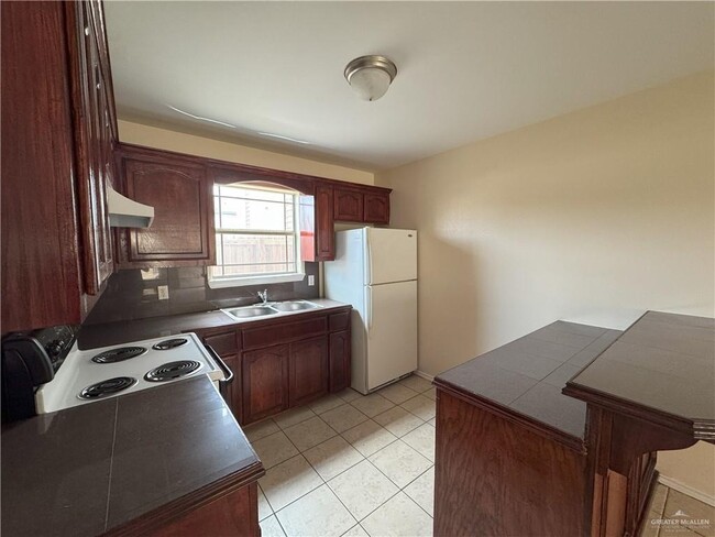 Photo - 31 N Linares St