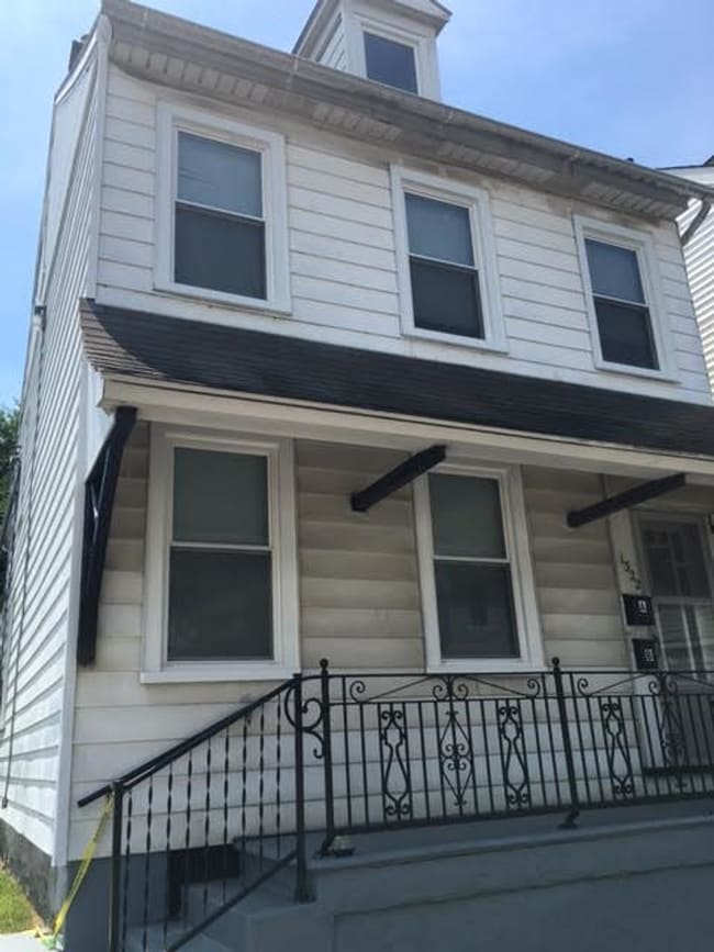 Building Photo - 1322 Ferry St Unit 1322 Ferry Street, 1st Floor Rental