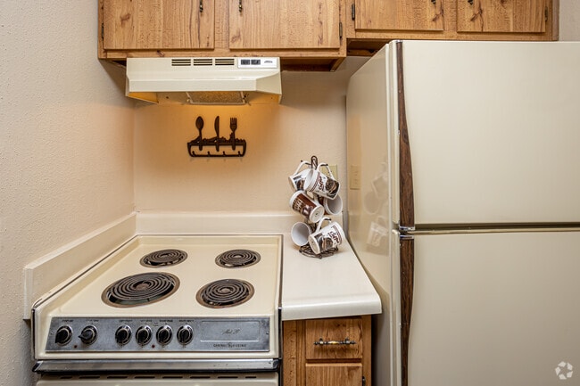 Studio - 510SF - Sunlake Apartments