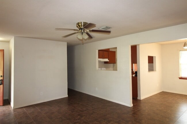 Photo - 5942 Glen Grove St