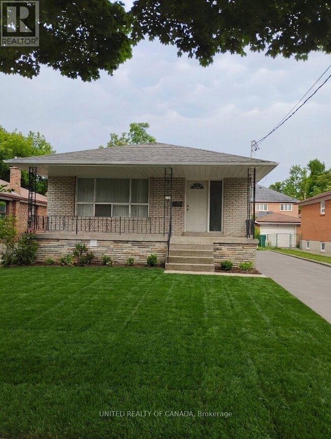 Photo - 37 Madawaska Ave