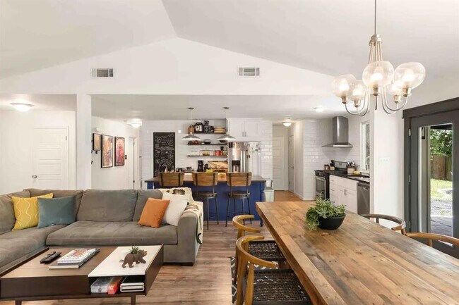 Photo - 6604 Blarwood Dr