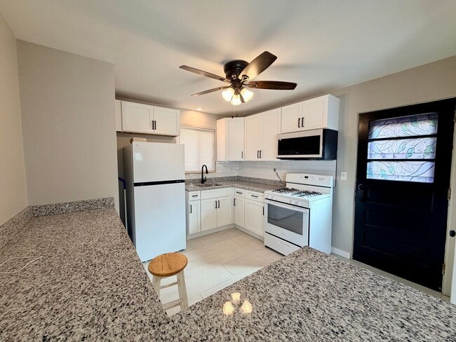 Photo - 630 Dornbush St