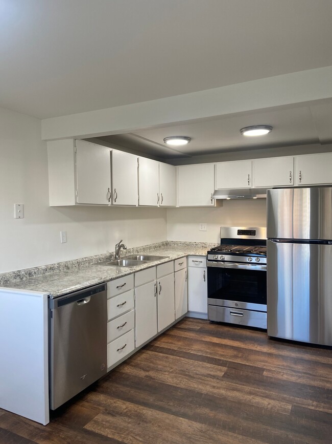 Kitchen - Hillside Park Apartments