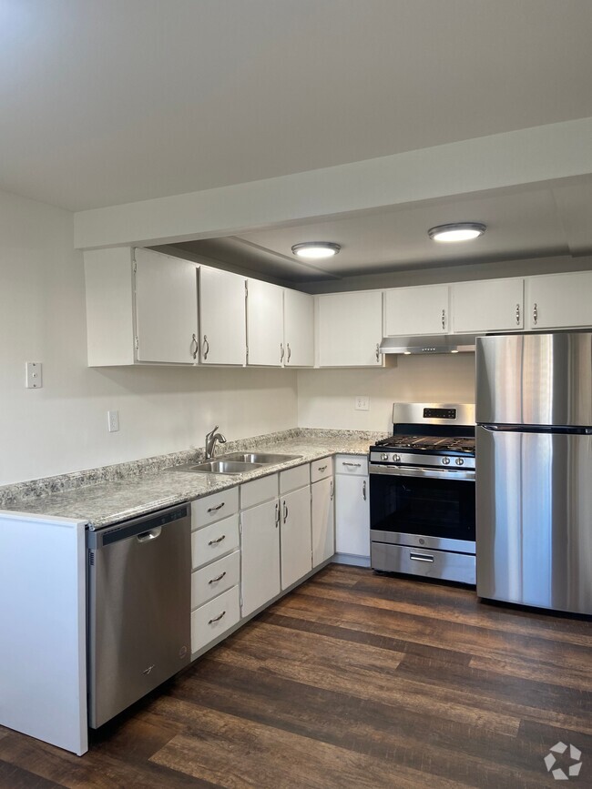 Kitchen - Hillside Park Rental