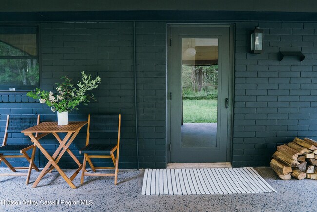 Photo - 35 Race Track Rd