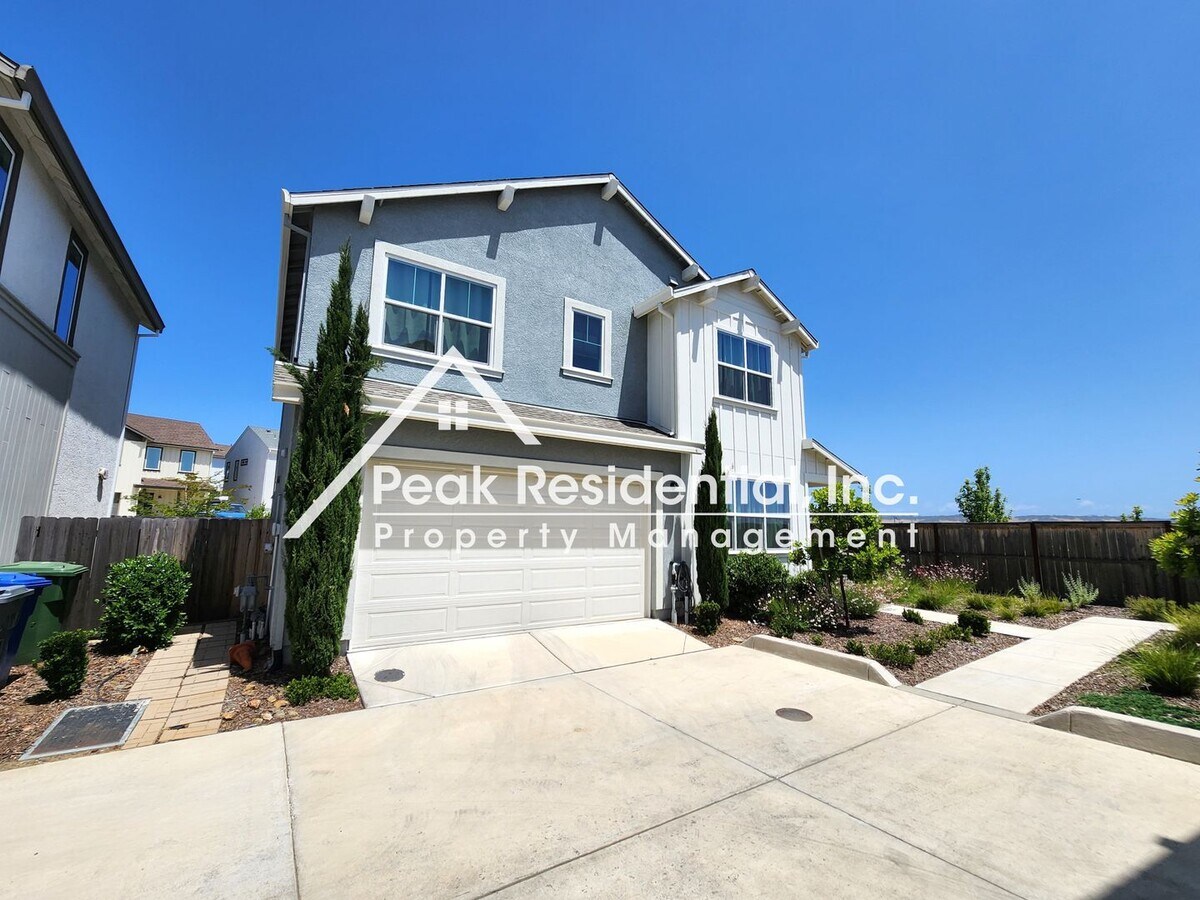 Newer 4bd/3ba Folsom Home with 2 Car Garage Rental Casas en Alquiler Folsom, CA