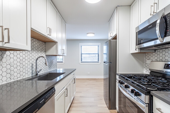 Building Photo - 531 W Aldine Ave