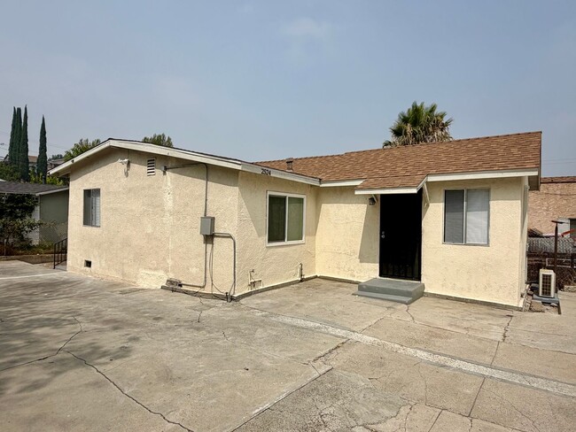 Building Photo - 2522-2524 Unit 2524