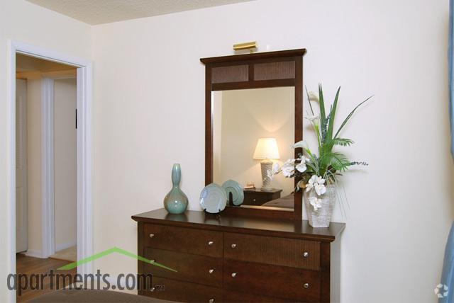 Bedroom - Chapel Lake Apartments