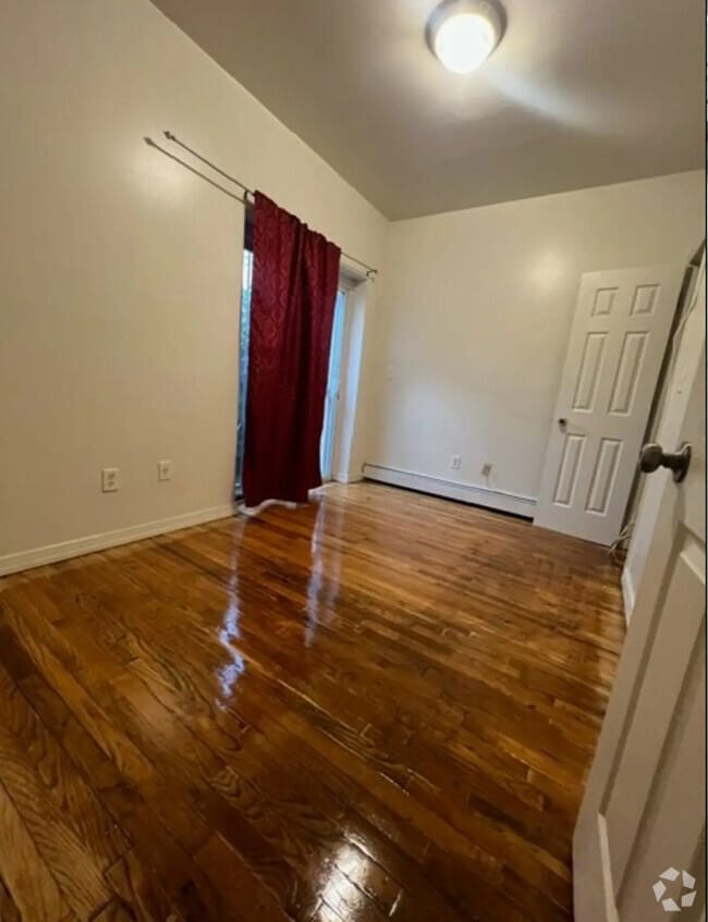Building Photo - 28A Radde Pl Unit A Rental