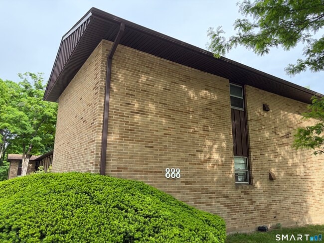 Building Photo - 888 Main St Unit 2-F