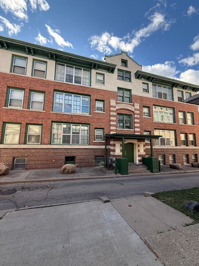 612 Howard Plz