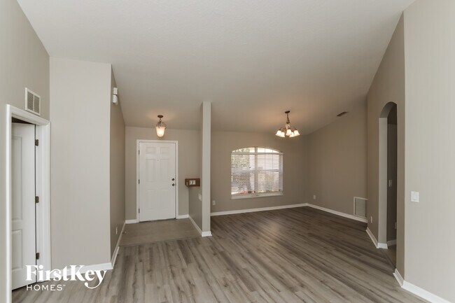 Photo - 606 Reading St SE