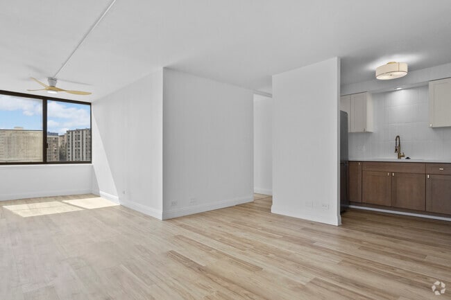 Building Photo - 1505-1505 Alexander St Rental