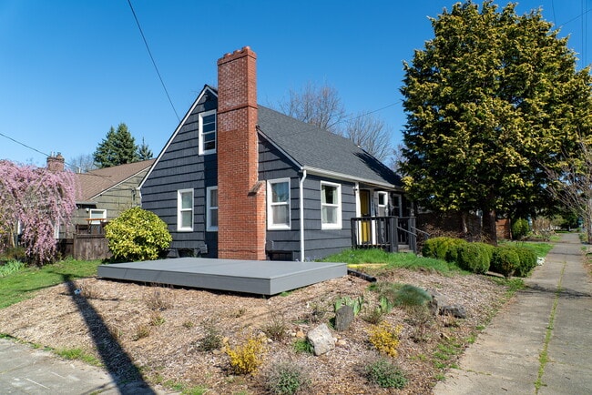 Photo - 2609 NE Liberty St