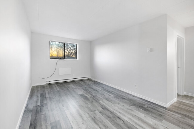 Photo - 591 Wellington Ave Unit 302