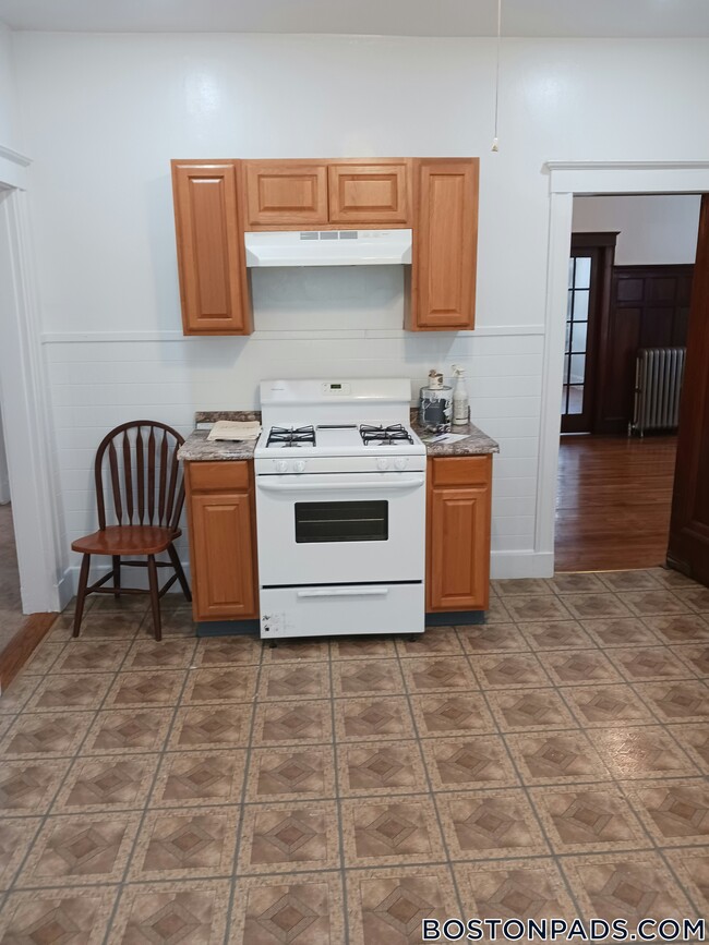 Building Photo - 10 Courtland Rd Unit 1 Rental