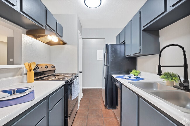 1BR, 1BA - 750SF - Kitchen