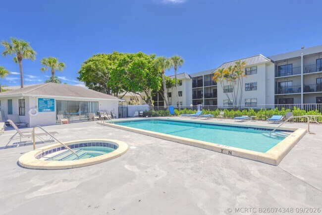 230 SE 10th St Unit 306