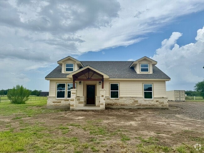 Building Photo - 1075 County Rd 678 E Natalia, TX 78059 Rental