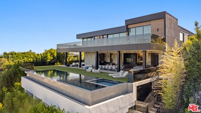Photo - 1140 Summit Dr