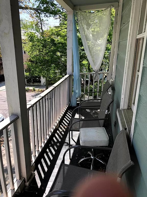 Photo - 122 Coming St