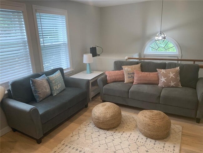 Photo - 33 Van Zandt Ave Unit 1