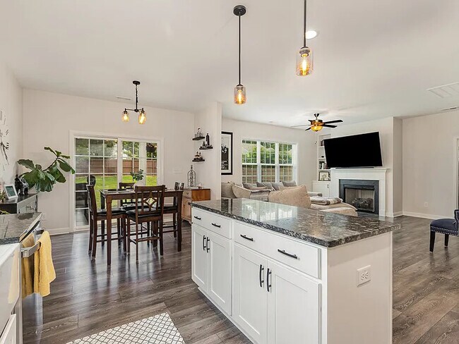 Photo - 325 Whetstone Dr