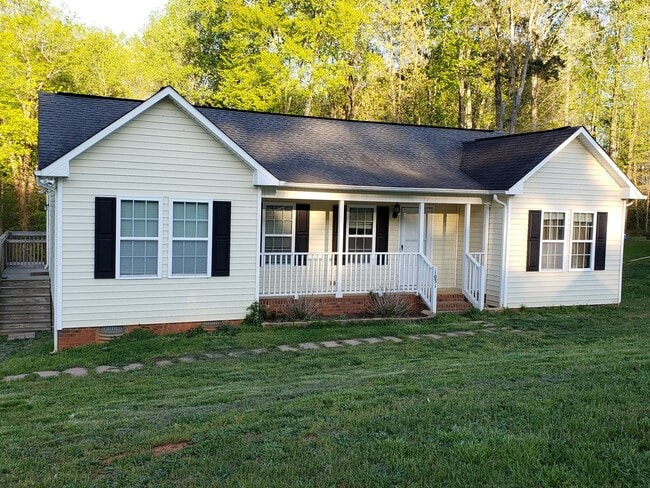 Fantastic Graham Home For Rent! - Fantastic Graham Home For Rent!