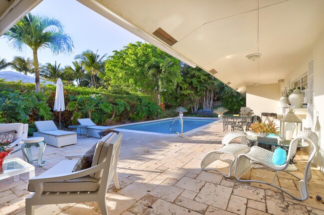 Photo - 835 Canary Walk