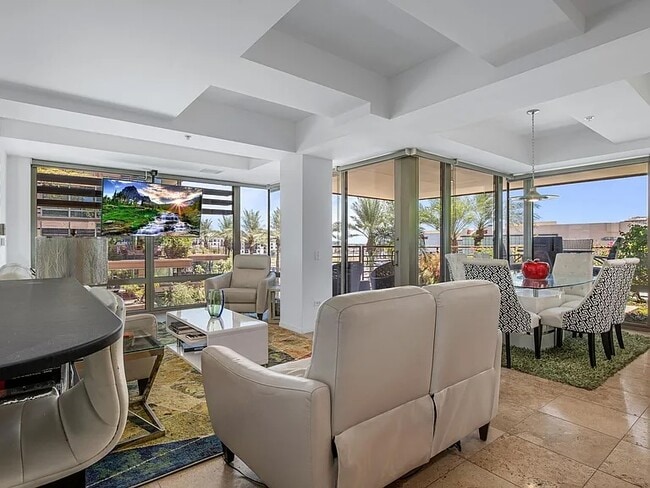 Ventanas envolventes - 7137 E Rancho Vista Dr Unidad 4001