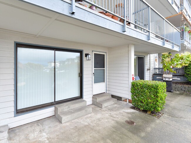 Desirable 2 Bedroom 1 Bath Condo in Whaler... - Desirable 2 Bedroom 1 Bath Condo in Whaler...