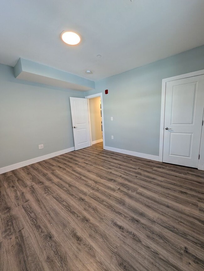 Building Photo - 43 Grand St Unit 2L