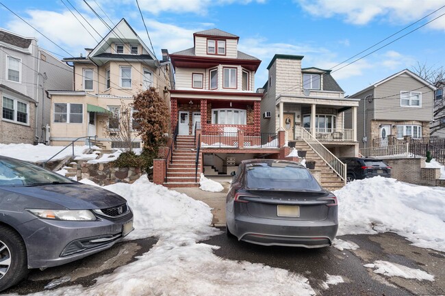 Building Photo - 43 E 43rd St Unit 1