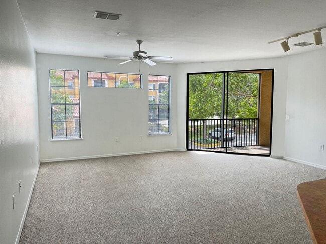 Photo - Spacious 3 Bed 2 Bath Unit For Rent in Orl...