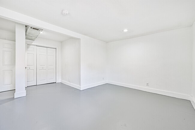 Photo - 2201 48th St